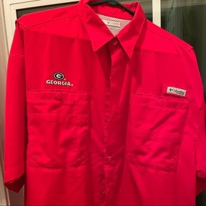 GA bull dawgs Columbia button up short sleeve shirt.
